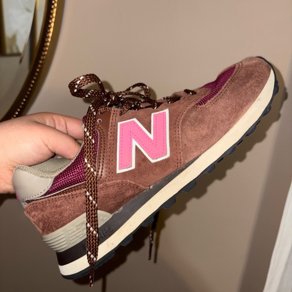 New Balance Women's 574 Sneakers size 6
